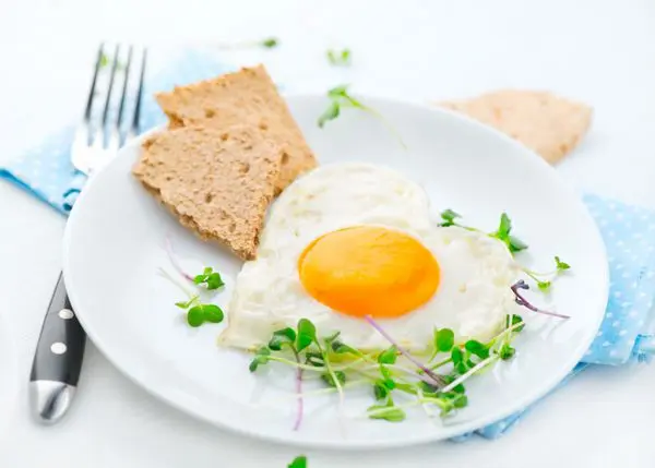 چرا با وجود کم خوری لاغر نمیشوم؟